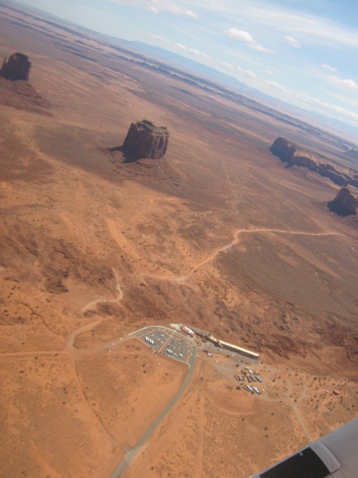 Vliegen over Monument Valley  